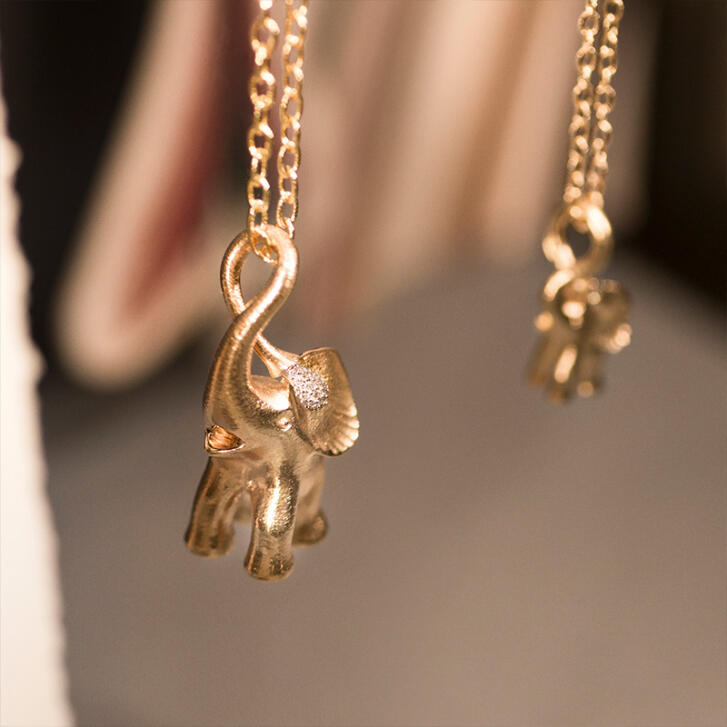 Elephant Anhänger 750 Gelbgold mit Brillanten