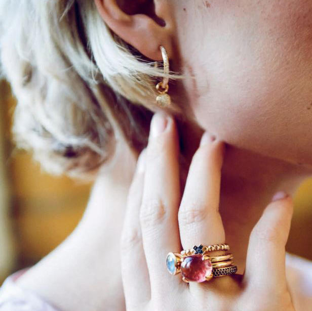 Bron Stax Ring 3,3 mm 750 Roségold mit Saphiren
