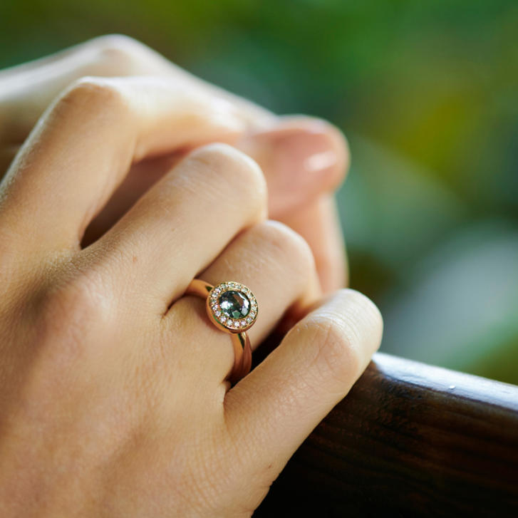 Bron Sushi Ring 6 mm 750 Roségold mit Brillanten und Tansanit