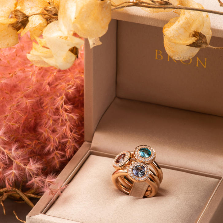 Bron Sushi Ring 6 mm 750 Roségold mit Brillanten und Tansanit