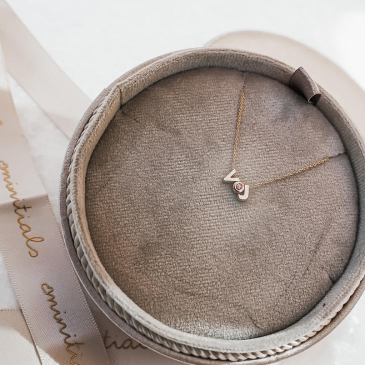 Signature Kette 2 Initialen/ Symbole/ Ziffern 750 Gelbgold mit einem Edelstein