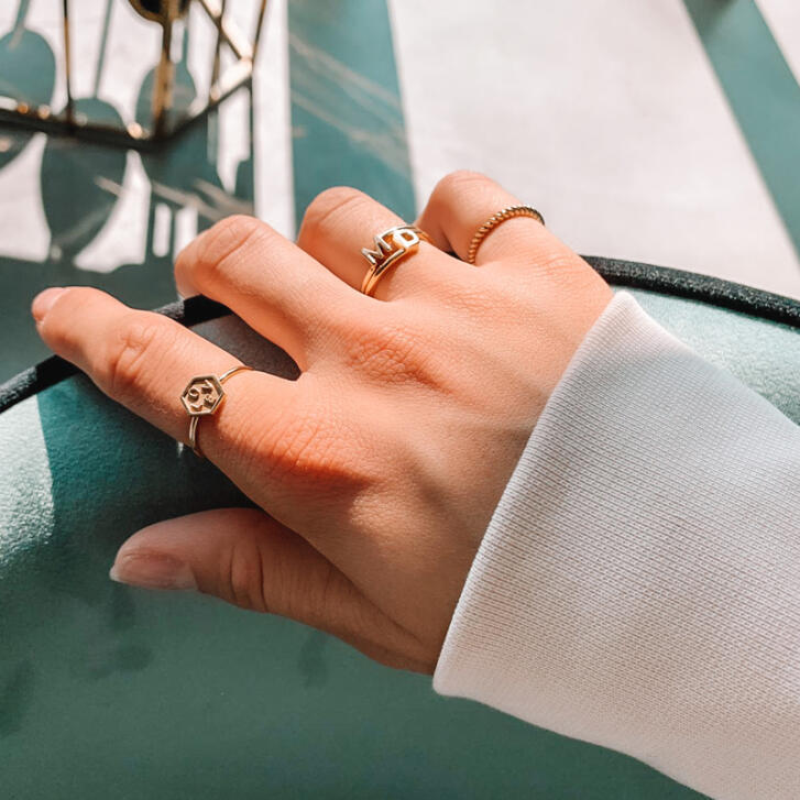 Entangle Ring 1 Initial/ Symbol 750 Roségold