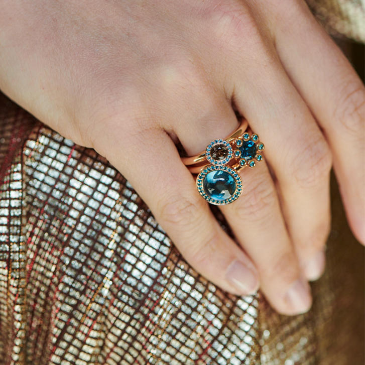 Bron Sushi Ring 10 mm 750 Roségold mit blauen Brillanten und London blue Topaz