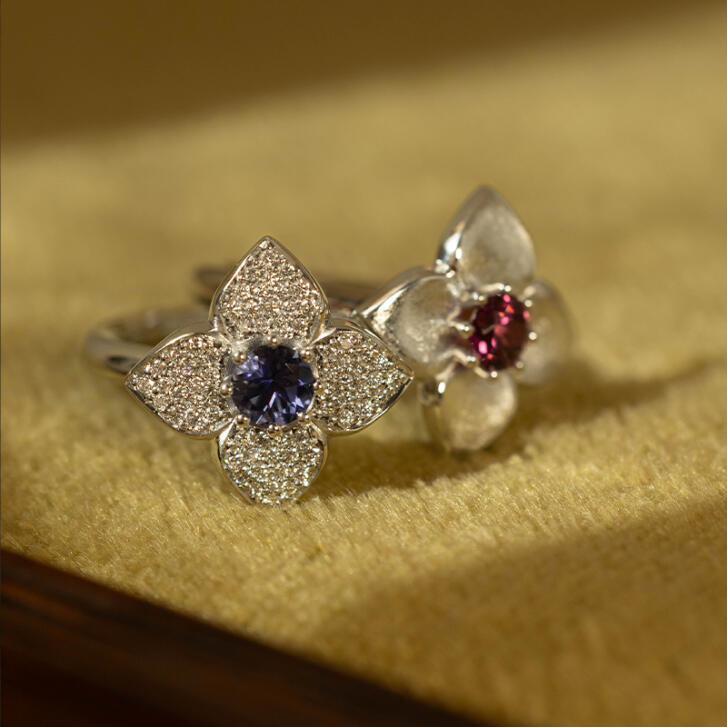 Bron Poppy Ring 750 Weißgold mit Iolith & Brillanten