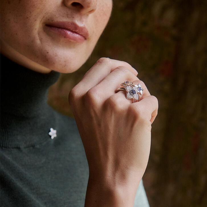 Bron Poppy Ring 750 Weißgold mit Iolith & Brillanten